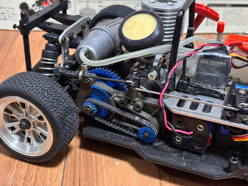 Laden Sie das Bild in Galerie -Viewer, Kyosho 1/10 Porsche 906 GP Car Full Set w/ Sanwa M12S Propo Used - Used