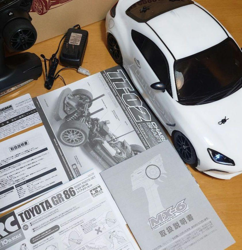 Chargez l'image dans la visionneuse de la galerie, Used Tamiya Toyota GR86 White Assembled Full Set with Sanwa MX-6 Transmitter Unused