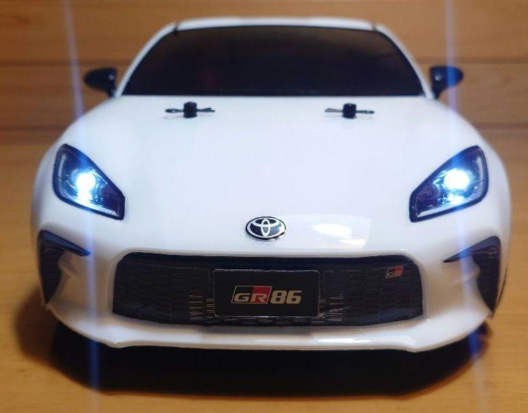 Chargez l'image dans la visionneuse de la galerie, Used Tamiya Toyota GR86 White Assembled Full Set with Sanwa MX-6 Transmitter Unused