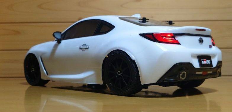 Chargez l'image dans la visionneuse de la galerie, Used Tamiya Toyota GR86 White Assembled Full Set with Sanwa MX-6 Transmitter Unused