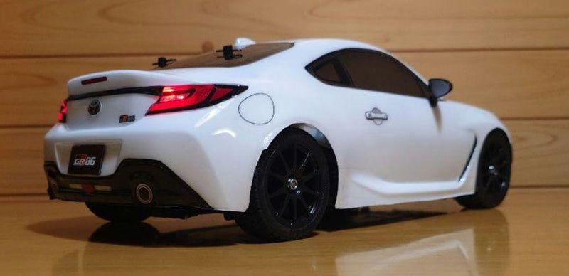 Chargez l'image dans la visionneuse de la galerie, Used Tamiya Toyota GR86 White Assembled Full Set with Sanwa MX-6 Transmitter Unused