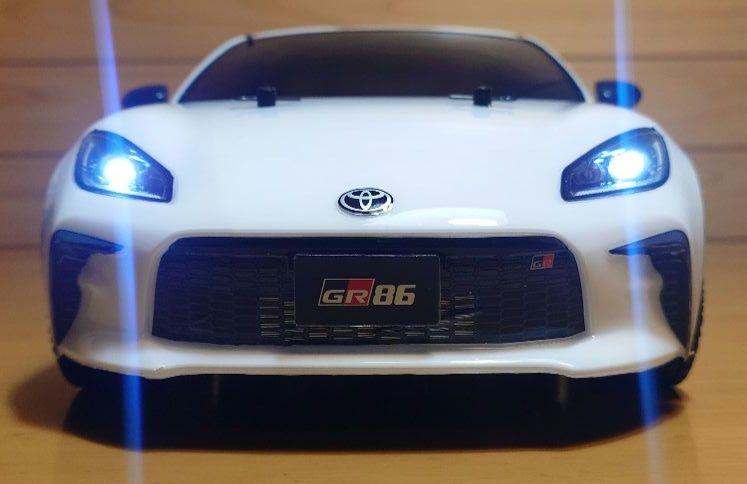 Chargez l'image dans la visionneuse de la galerie, Used Tamiya Toyota GR86 White Assembled Full Set with Sanwa MX-6 Transmitter Unused