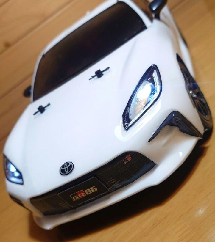 Chargez l'image dans la visionneuse de la galerie, Used Tamiya Toyota GR86 White Assembled Full Set with Sanwa MX-6 Transmitter Unused