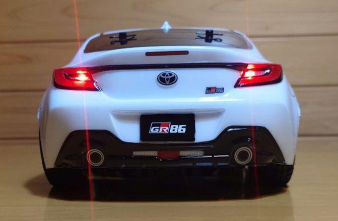 Chargez l'image dans la visionneuse de la galerie, Used Tamiya Toyota GR86 White Assembled Full Set with Sanwa MX-6 Transmitter Unused