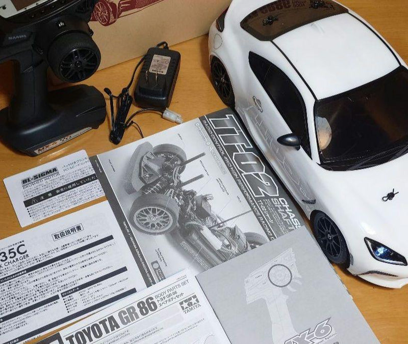 Chargez l'image dans la visionneuse de la galerie, Used Tamiya Toyota GR86 White Assembled Full Set with Sanwa MX-6 Transmitter Unused