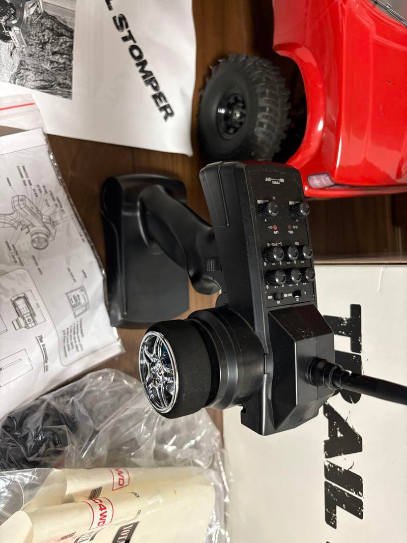 Chargez l'image dans la visionneuse de la galerie, Used TRAIL STOMPER 1/10 4WD Off-Road RC Truck Used Indoor Only
