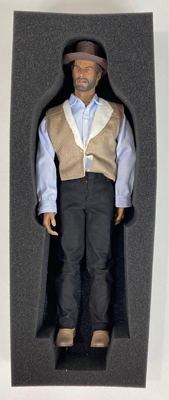 Laden Sie das Bild in Galerie -Viewer, Redman Toys Collectible Figure The Good 1/6 Scale - Used
