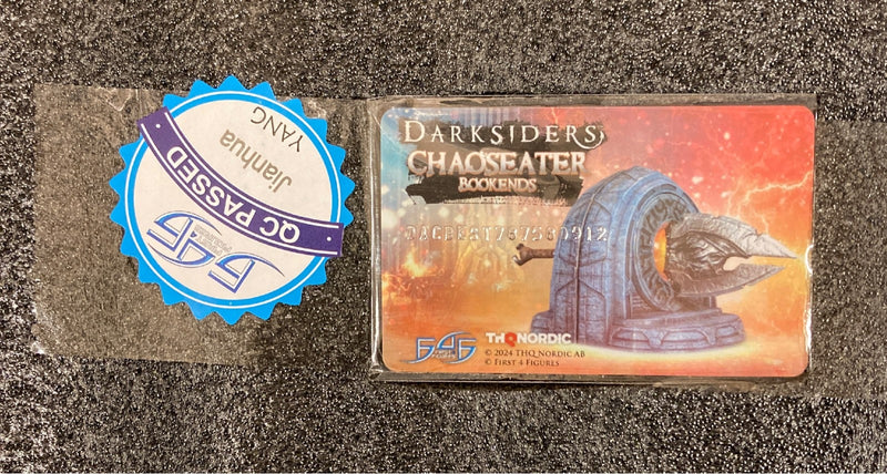 Laden Sie das Bild in Galerie -Viewer, First 4 Figures Darksiders Chaoseater Sword Bookends - Used
