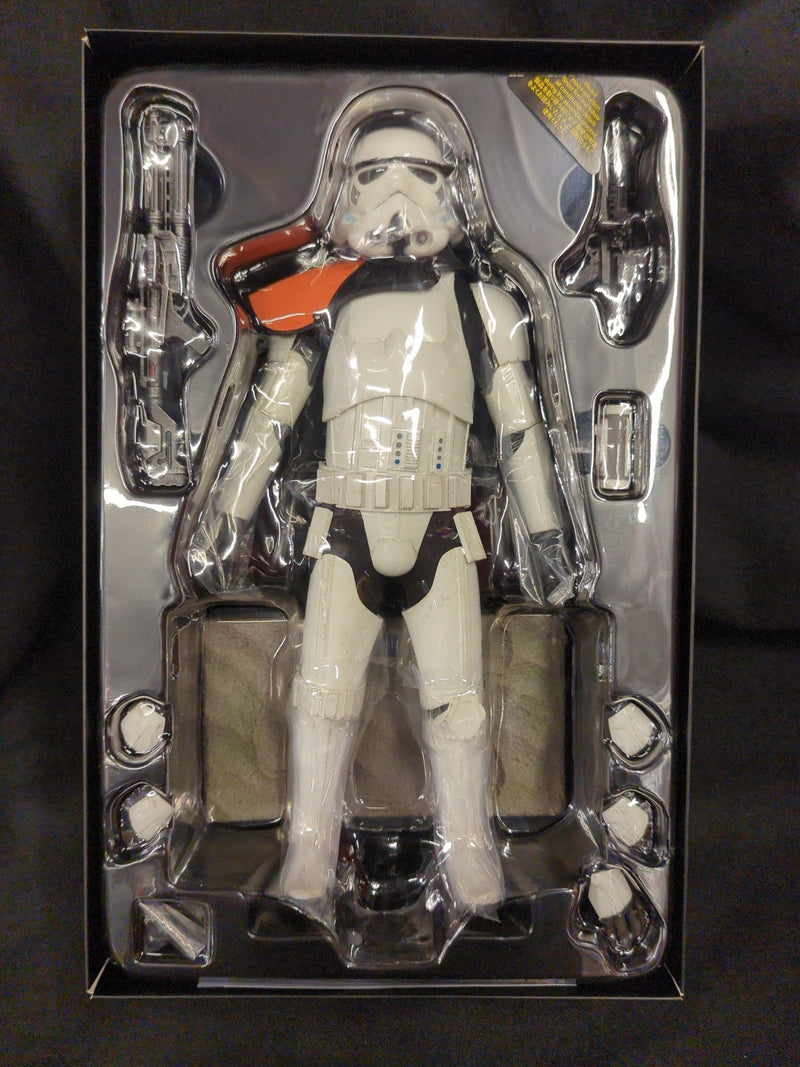 Carica immagine in Galleria Viewer, Hot Toys Television Masterpiece Stormtrooper Squad Leader TMS041 - Used
