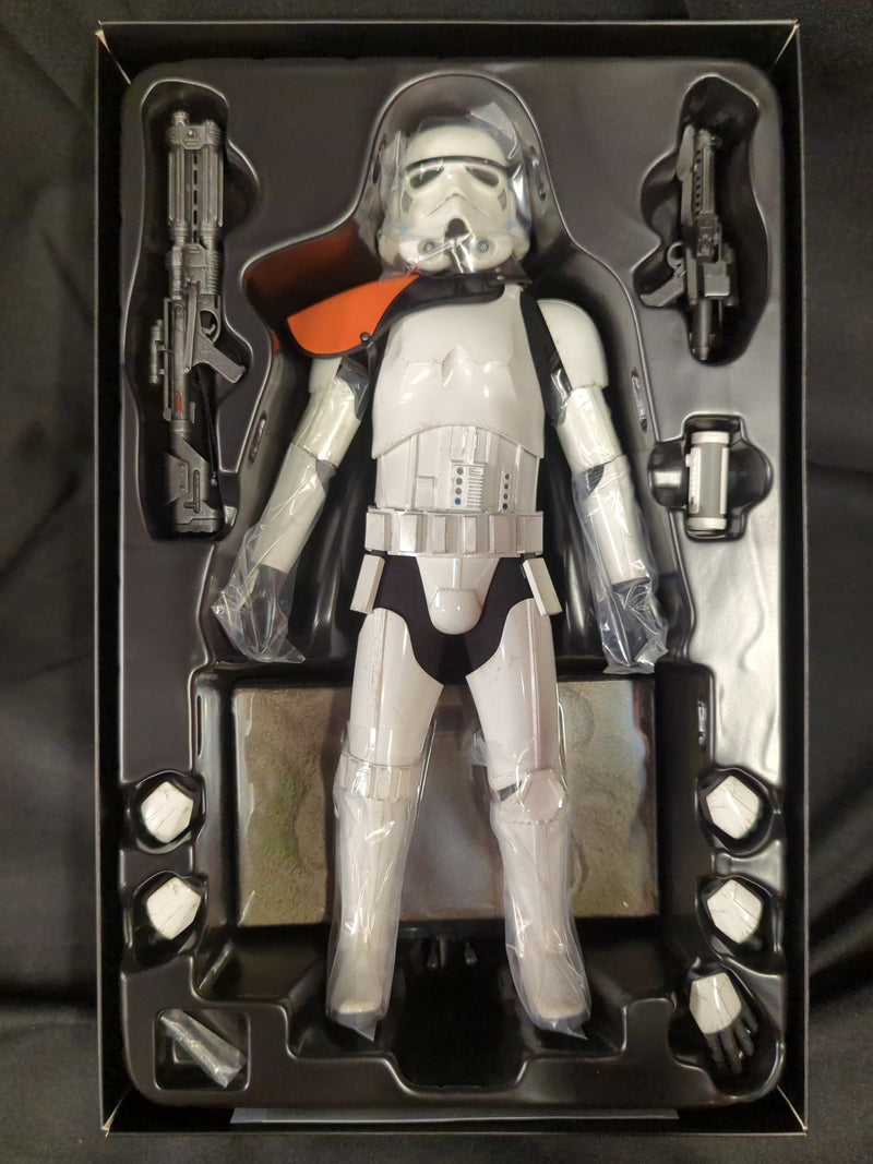 Carica immagine in Galleria Viewer, Hot Toys Television Masterpiece Stormtrooper Squad Leader TMS041 - Used
