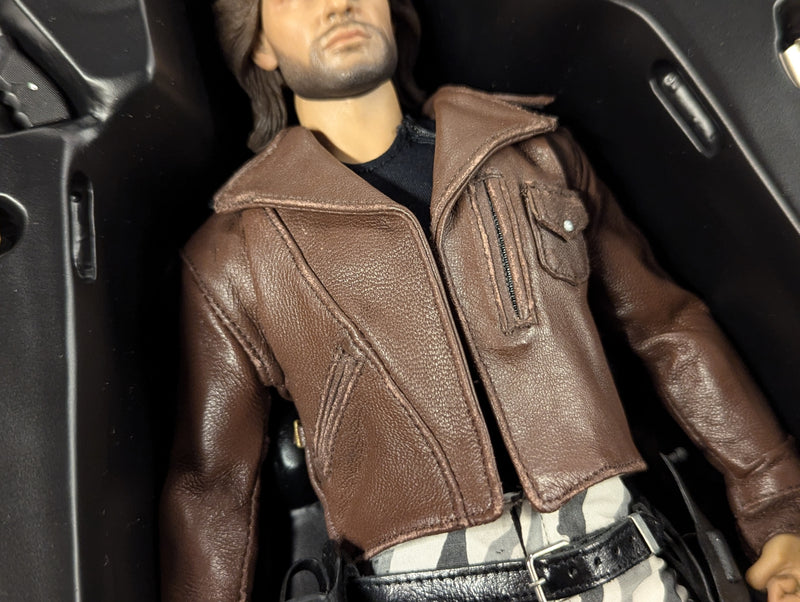 Cargue la imagen en el visor de la galería, Sideshow Sixth Scale Escape from New York Snake Plissken 12-Inch Figure - Used
