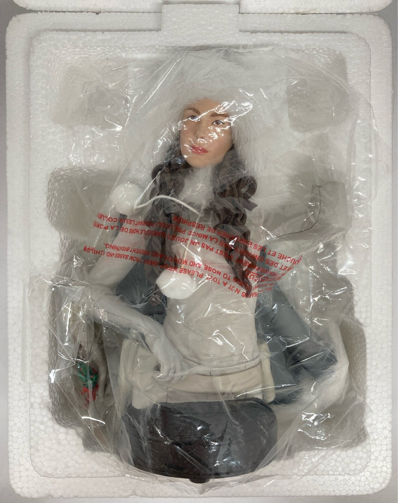 Chargez l&#39;image dans la visionneuse de la galerie, Gentle Giant Collectible Mini Bust Padme Amidala (Snow Bunny) - Used
