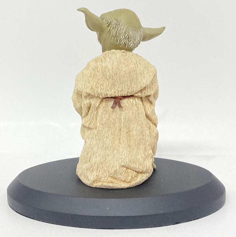 Load image into Gallery viewer, Attakus Art Collector Statue Yoda (Episode V) - Used
