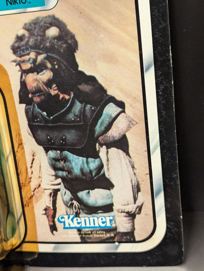 Laden Sie das Bild in Galerie -Viewer, Vintage Kenner Star Wars Nikto 3.5-Inch Action Figure (4-LOM Card) - Used
