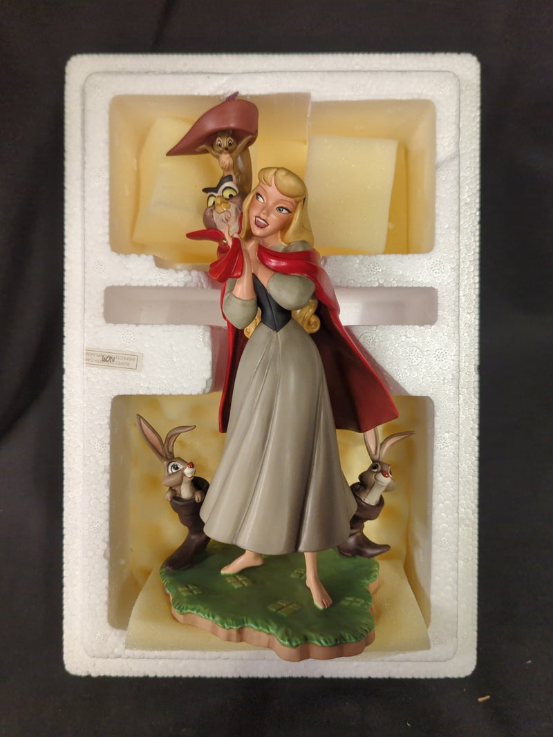 Laden Sie das Bild in Galerie -Viewer, Disney Store Classics Walt Disney Collection Briar Rose - Used
