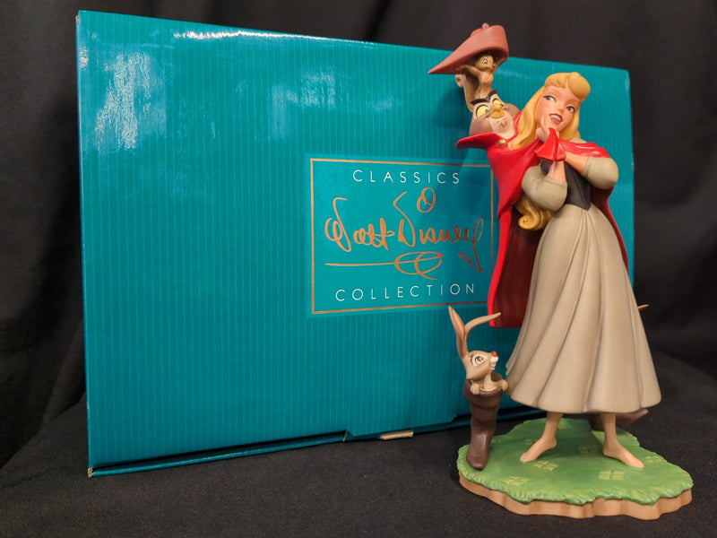 Laden Sie das Bild in Galerie -Viewer, Disney Store Classics Walt Disney Collection Briar Rose - Used
