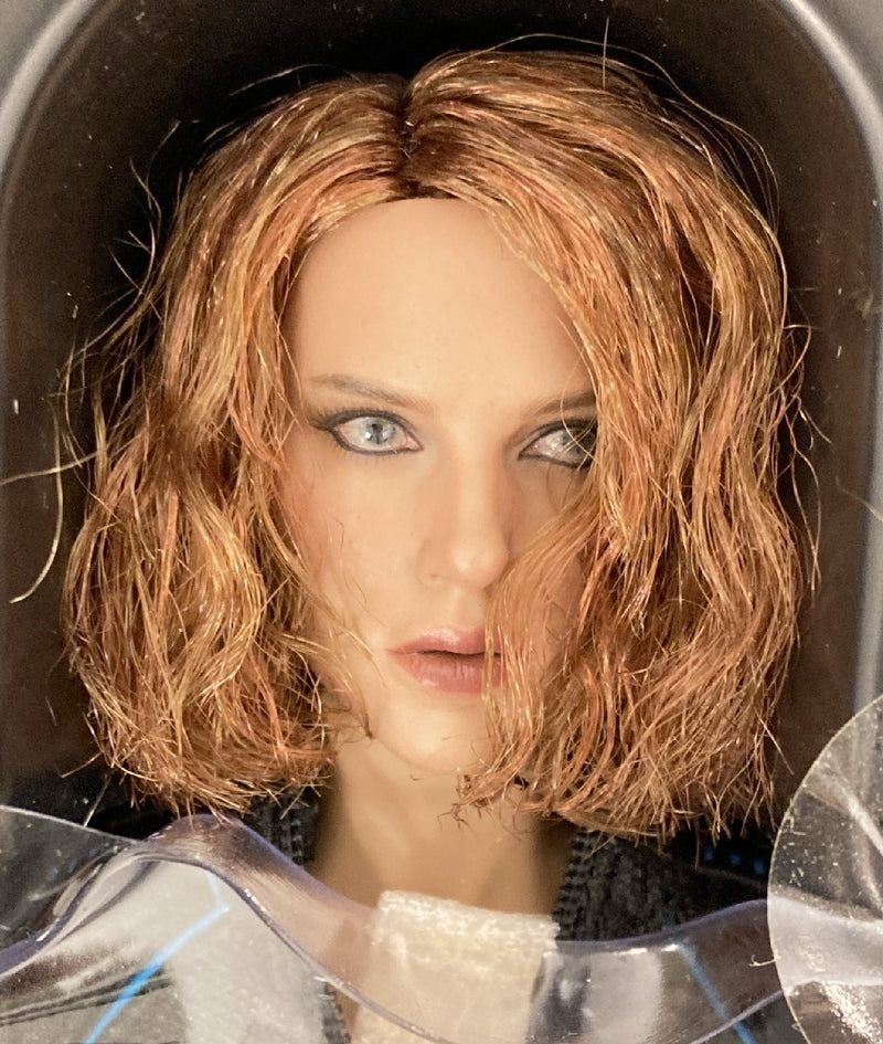 Carica immagine in Galleria Viewer, Hot Toys Movie Masterpiece Black Widow MMS288 - Used
