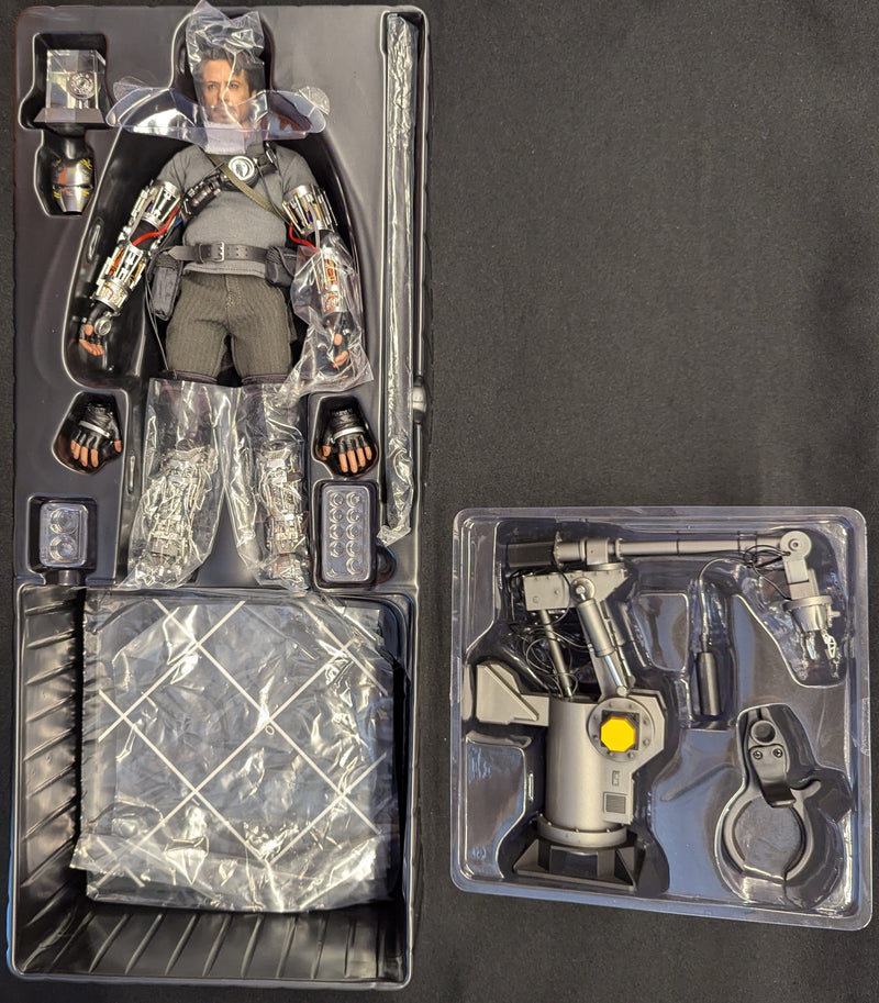Carica immagine in Galleria Viewer, Hot Toys Movie Masterpiece Tony Stark (Mech Test Version) Special Edition MMS582 - Used
