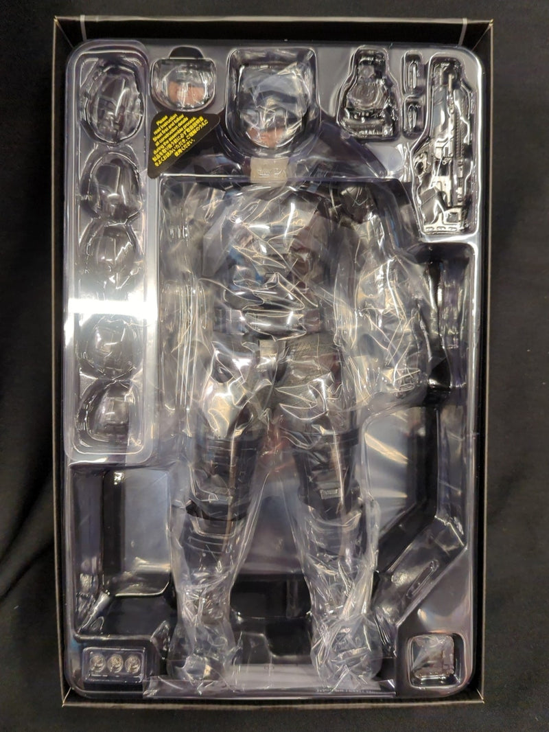 Carica immagine in Galleria Viewer, Hot Toys Movie Masterpiece Armored Batman (Black Chrome Version) MMS356 - Used
