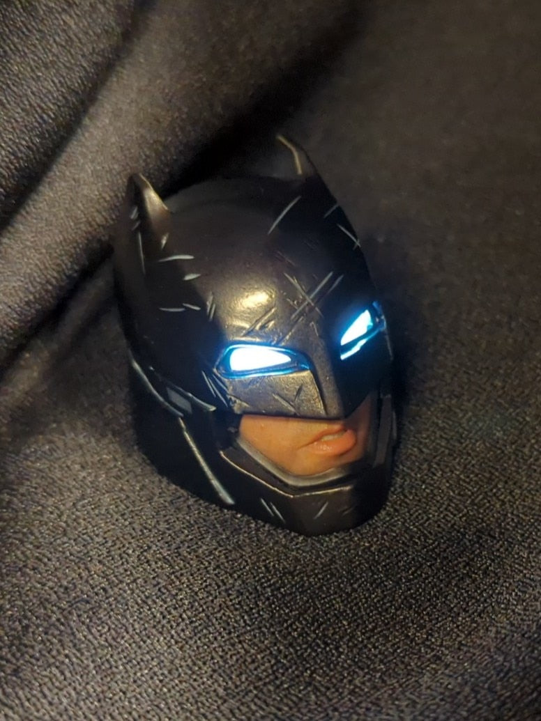 Carica immagine in Galleria Viewer, Hot Toys Movie Masterpiece Armored Batman (Black Chrome Version) MMS356 - Used
