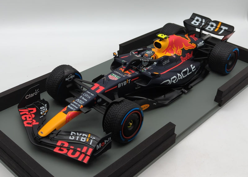 Laden Sie das Bild in Galerie -Viewer, Spark model 1/12 Oracle Red Bull Racing RB18 #11 Winner Monaco GP 2022 Perez - Used
