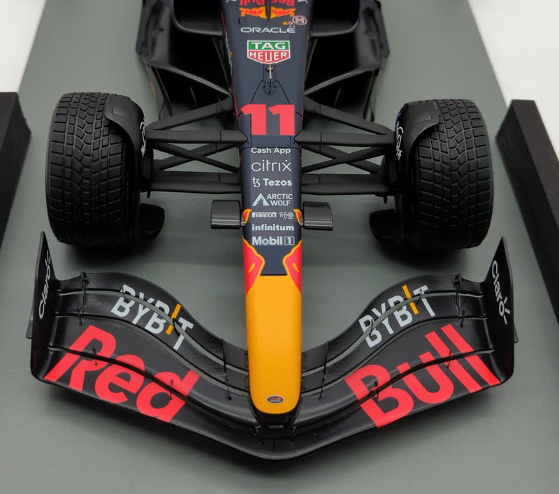 Laden Sie das Bild in Galerie -Viewer, Spark model 1/12 Oracle Red Bull Racing RB18 #11 Winner Monaco GP 2022 Perez - Used
