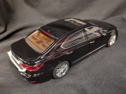 AUTOart Signature 1/18 Lexus LS600hL Black 78842 - Used
