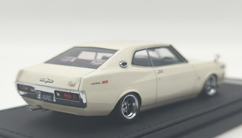 Carica immagine in Galleria Viewer, ignition model 1/43 Hayashi Wheel Nissan Laurel 2000SGX (C130) White - Used
