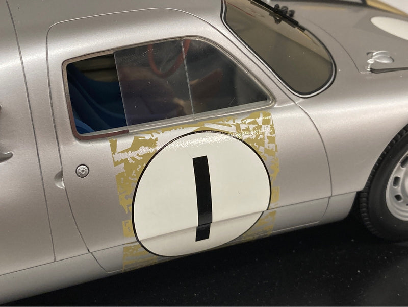 Laden Sie das Bild in Galerie -Viewer, Spark Model 1/12 Porsche 904 #1 Winner Japan GP 1964 12SJ001 - Used
