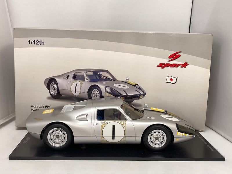 Laden Sie das Bild in Galerie -Viewer, Spark Model 1/12 Porsche 904 #1 Winner Japan GP 1964 12SJ001 - Used
