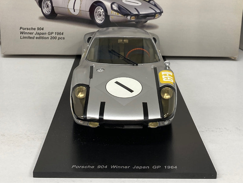 Laden Sie das Bild in Galerie -Viewer, Spark Model 1/12 Porsche 904 #1 Winner Japan GP 1964 12SJ001 - Used
