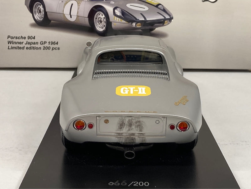 Laden Sie das Bild in Galerie -Viewer, Spark Model 1/12 Porsche 904 #1 Winner Japan GP 1964 12SJ001 - Used
