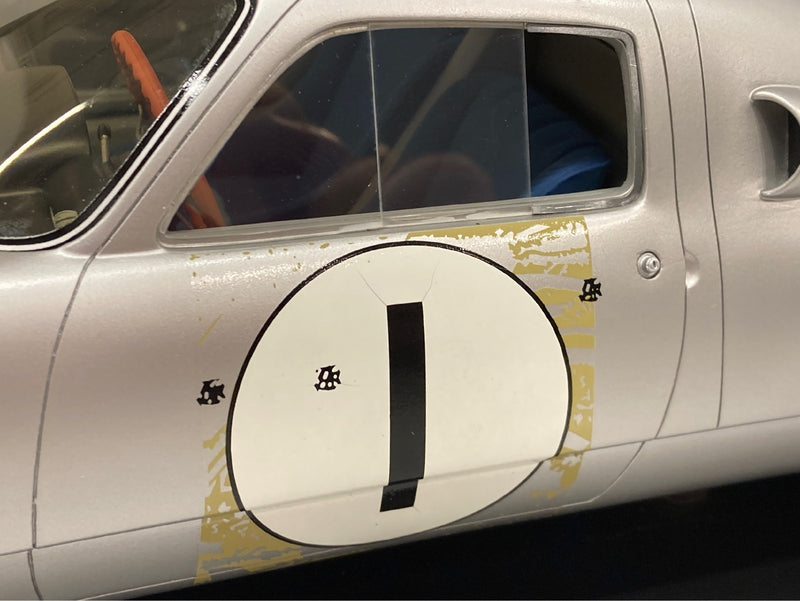 Laden Sie das Bild in Galerie -Viewer, Spark Model 1/12 Porsche 904 #1 Winner Japan GP 1964 12SJ001 - Used
