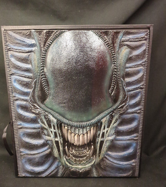 Weyland-Yutani Corp Alien Collector's Edition Book "The Weyland-Yutani Report" - Used