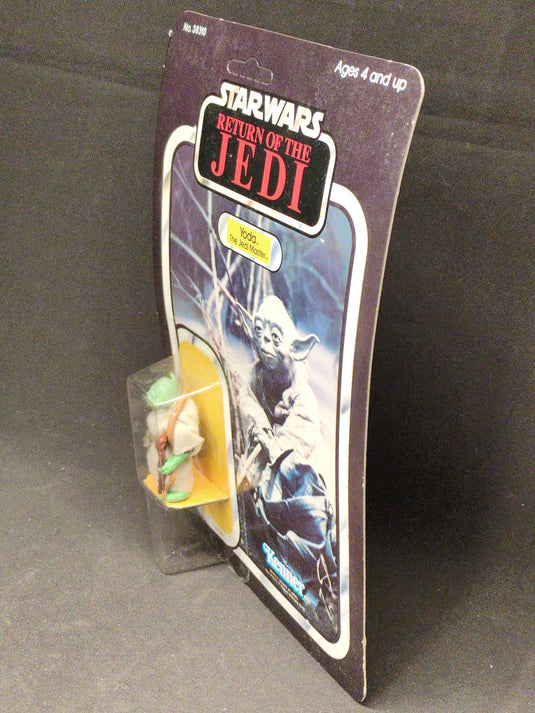 Vintage Kenner Star Wars Yoda 3.5-Inch Action Figure (65-Back, Left-Facing Photo Card) - Used