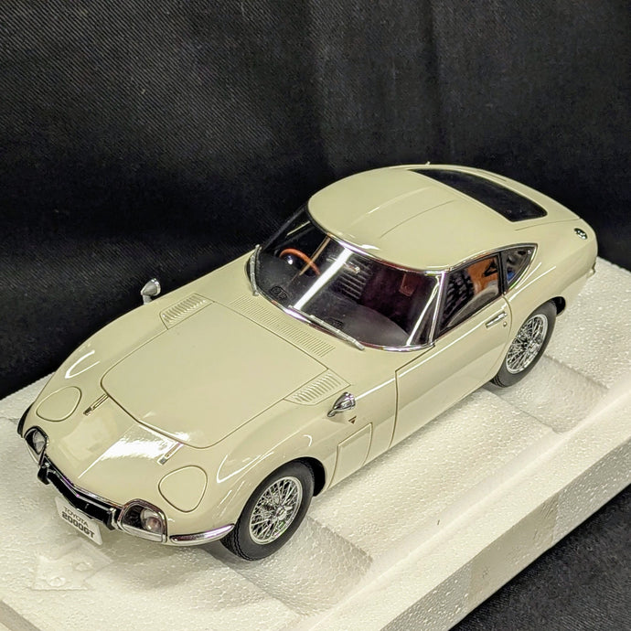 AUTOart 1/18 Toyota 2000GT Wire Spoke Wheel Version White 78754 Composite - Used
