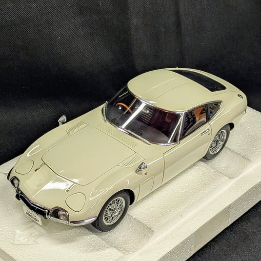 AUTOart 1/18 Toyota 2000GT Wire Spoke Wheel Version White 78754 Composite - Used