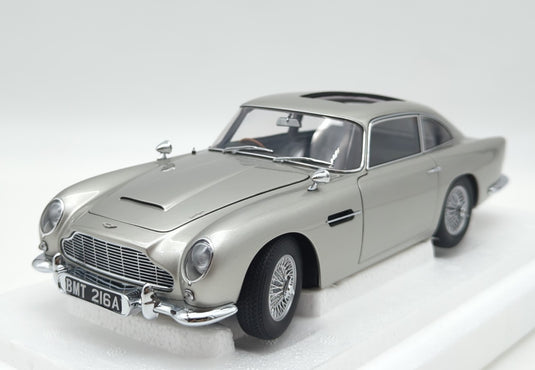 AUTOart 1/18 Aston Martin DB5 Goldfinger (with Weapons) Silver 70296 - Used
