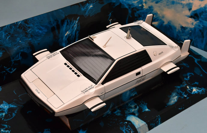 AUTOart 1/18 James Bond The Spy Who Loved Me Lotus Esprit Submarine 75306 - Used