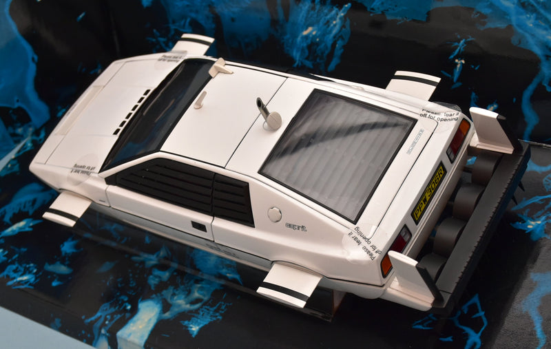 Laden Sie das Bild in Galerie -Viewer, AUTOart 1/18 James Bond The Spy Who Loved Me Lotus Esprit Submarine 75306 - Used
