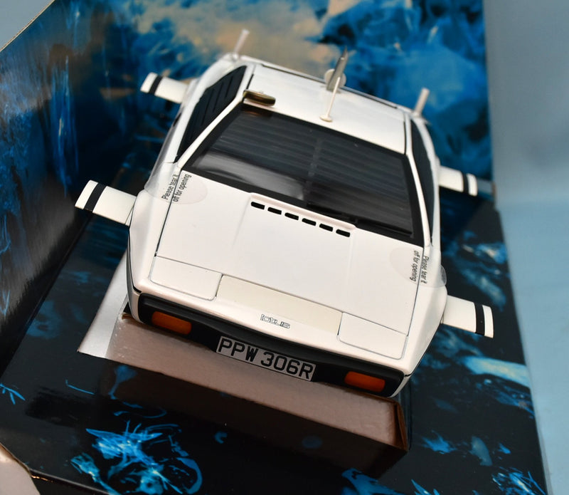 Laden Sie das Bild in Galerie -Viewer, AUTOart 1/18 James Bond The Spy Who Loved Me Lotus Esprit Submarine 75306 - Used
