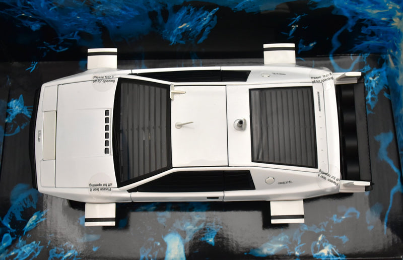 Laden Sie das Bild in Galerie -Viewer, AUTOart 1/18 James Bond The Spy Who Loved Me Lotus Esprit Submarine 75306 - Used
