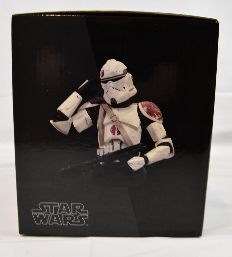 Load image into Gallery viewer, Gentle Giant Collectible Mini Bust Commander Neyo Convention Exclusive 2007 - Used

