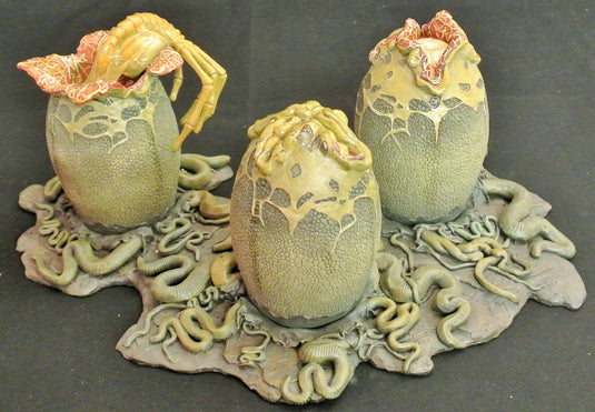 Attakus Blister Cold Cast Porcelain Statue Alien Birth (3 Eggs & 1 Face Hugger) - Used