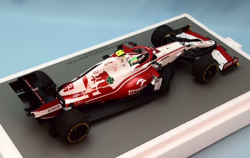 Laden Sie das Bild in Galerie -Viewer, Spark Minimax 1/18 Alfa Romeo Racing ORLEN C41 #99 Bahrain GP 2021 18S579 - Used
