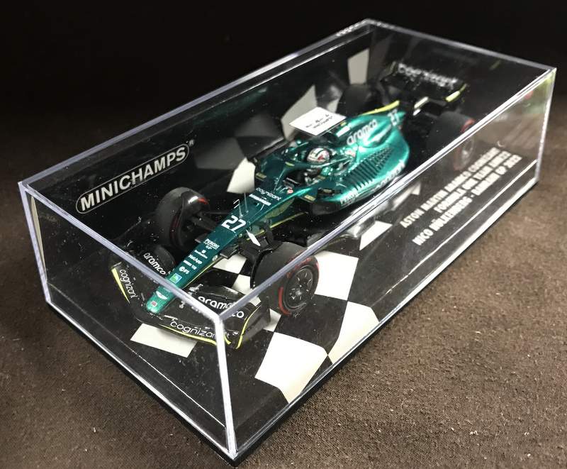 Carica immagine in Galleria Viewer, Minichamps 1/43 Aston Martin Aramco Cognizant F1 Team AMR22 Nico Hulkenberg - Used
