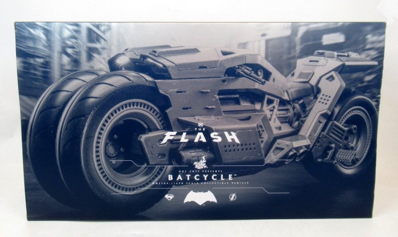 Carica immagine in Galleria Viewer, Hot Toys Movie Masterpiece Batcycle - Used
