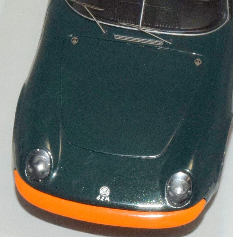 Laden Sie das Bild in Galerie -Viewer, Spark Model 1/43 Lotus Elan 26R 1965 Green S0264 - Used

