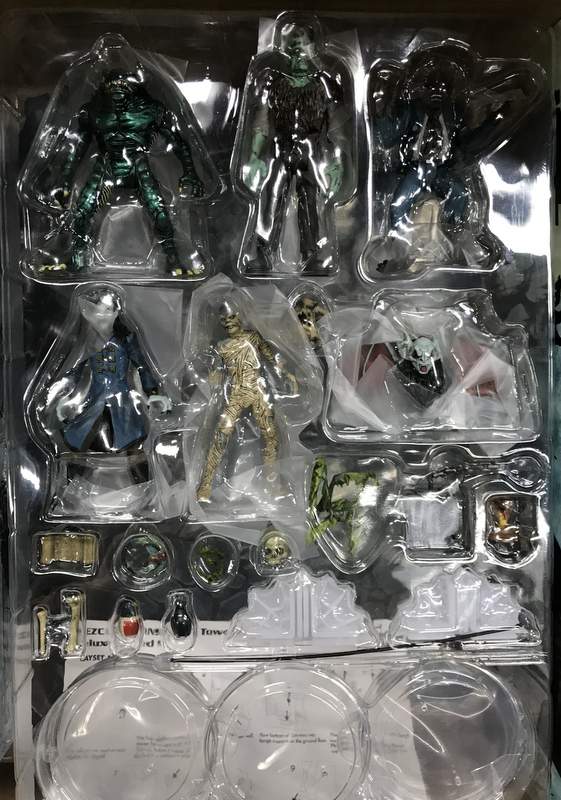 Laden Sie das Bild in Galerie -Viewer, Mezco Toyz Mezco&#39;s Monsters 5 Points Tower of Fear Set - Used
