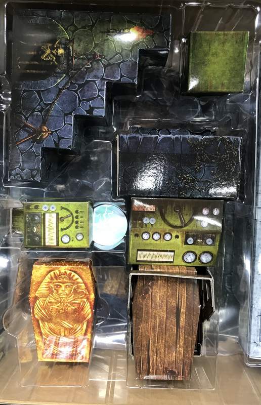 Laden Sie das Bild in Galerie -Viewer, Mezco Toyz Mezco&#39;s Monsters 5 Points Tower of Fear Set - Used
